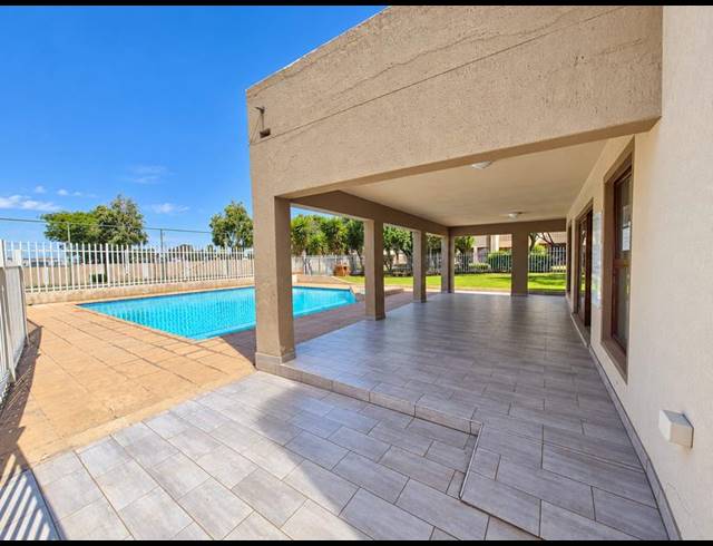 2 BEDROOM TOWNHOUSE FOR SALE IN RACEVIEW